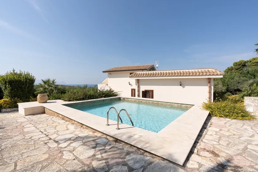 Villa 'Zagara' avec piscine, jardin, terrasse et Wi-Fi - Image 1