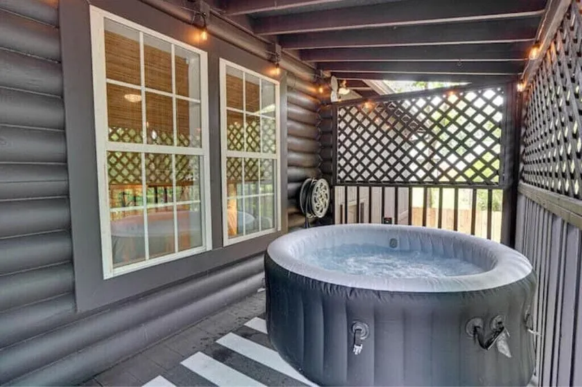 Gas South Arena · Luxe Cabin · Sleeps 9 - Image 1