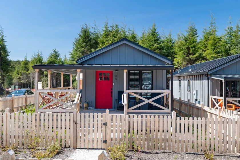 Seabrook's Sara Sea, hot tub and fully-fenced yard - Image 1