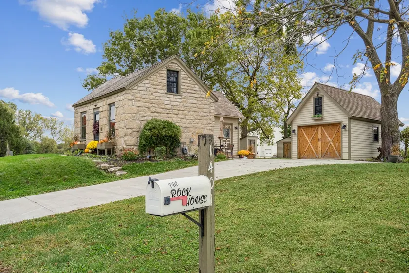 Historic Dutch Cottage • Walk to Central • Firepit - Image 1