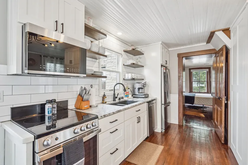 Historic Dutch Cottage • Walk to Central • Firepit - Image 1