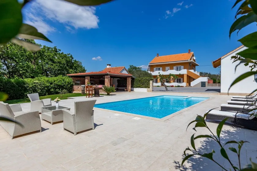 MP Luxury Holiday Home with swimming pool - Image 1
