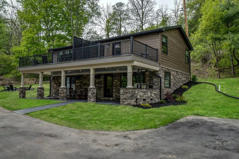 Fall Brook: cabin by waterfalls and hiking trail - Image 1