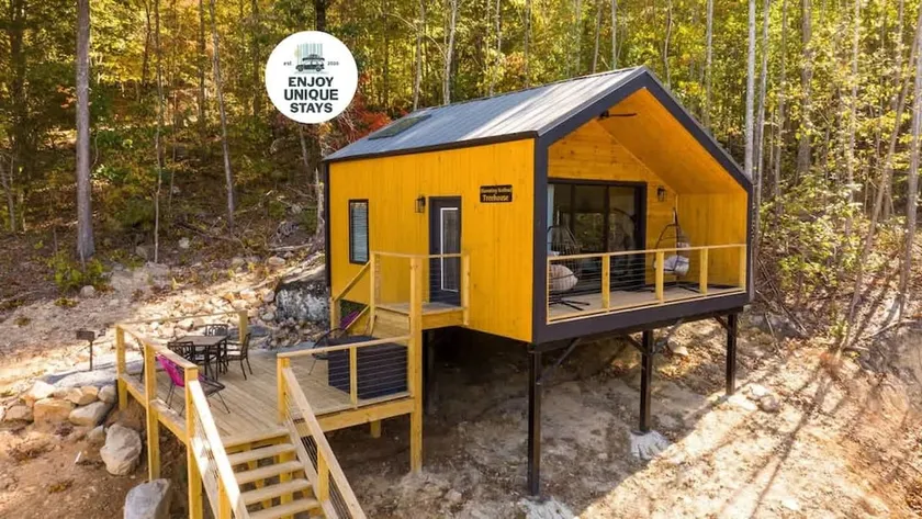 Blooming Redbud Treehouse with private hot tub! - Image 1