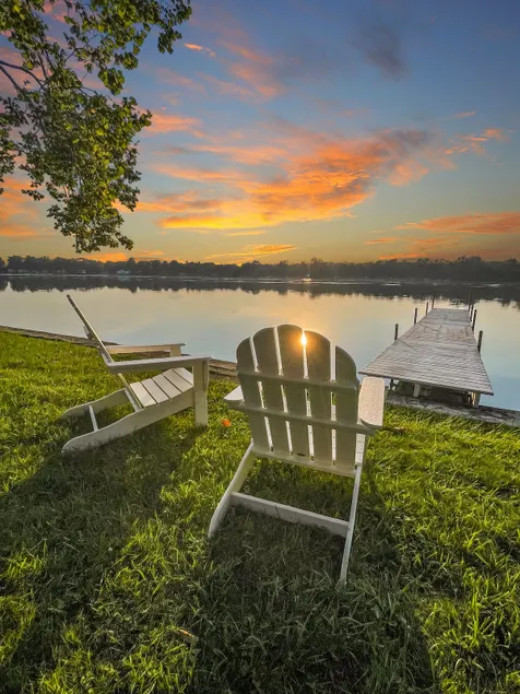 Fishing · Kayaks · Firepit · Paddleboat - Image 1