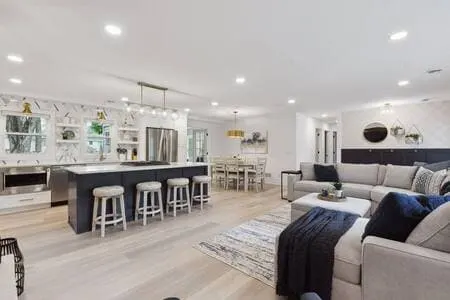 Luxury 1800sq.ft Home - Sleeps 8 - Image 1