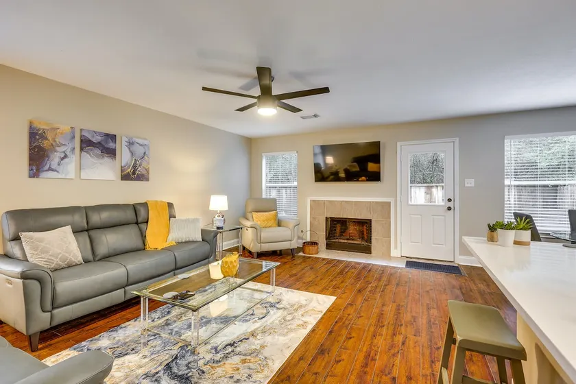Modern Woodlands Townhome w/ Spacious Yard & Patio - Image 1