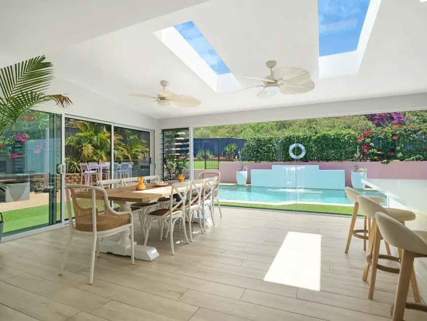 Luxury coastal house, pool, walk to shop & beach - Image 1