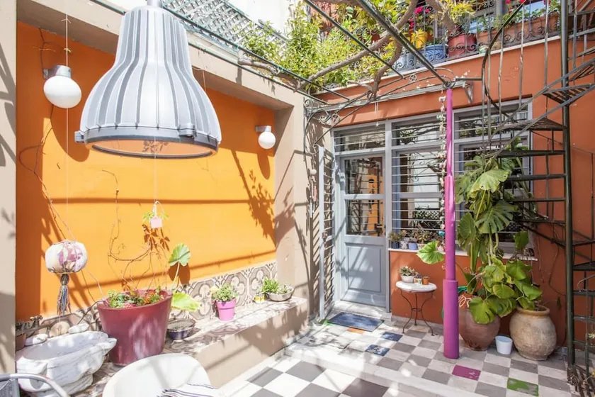 Living like in a cottage in the center of Athens - Image 1