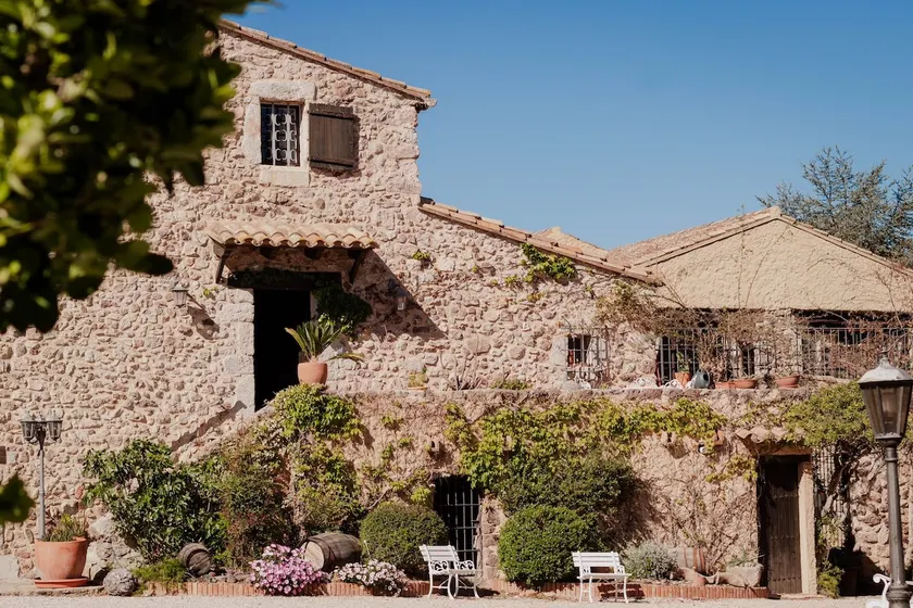 Masia Mimosa Garden - Image 1