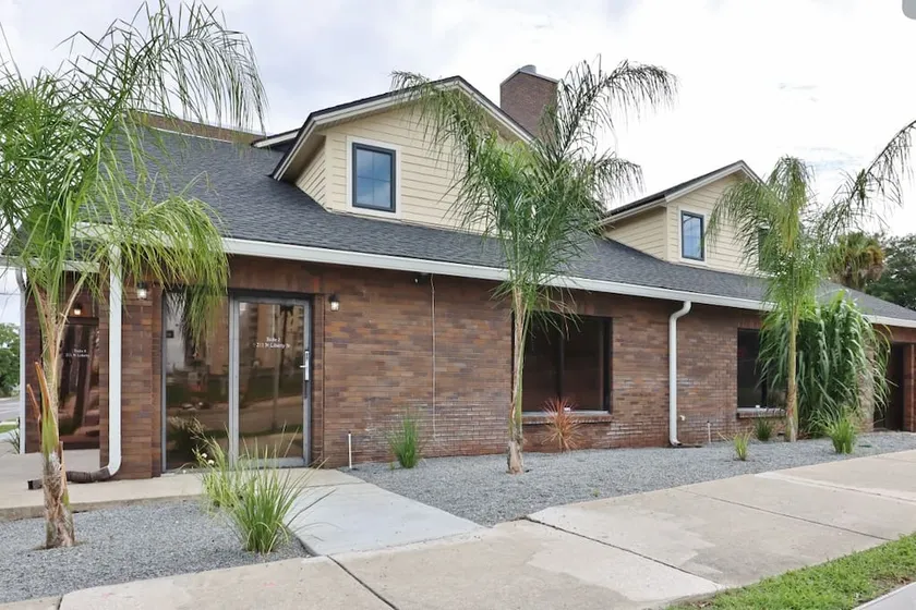 3 BR Urban Hideaway - Steps from Daily's TIAA Fld - Image 1