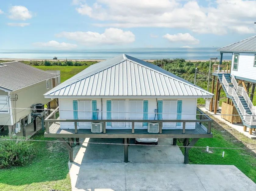8BR Beachfront w/ Huge Deck | Walk to Sand + Kayak - Image 1