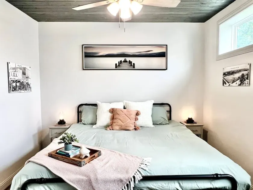 The Burrage Grocery Guest House - Image 1