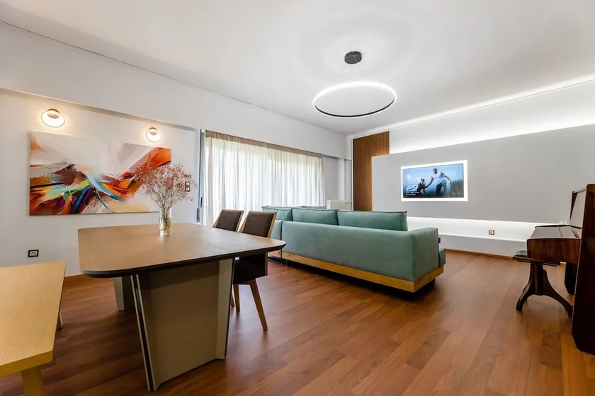 Luxury flat at archaeological museum - Image 1