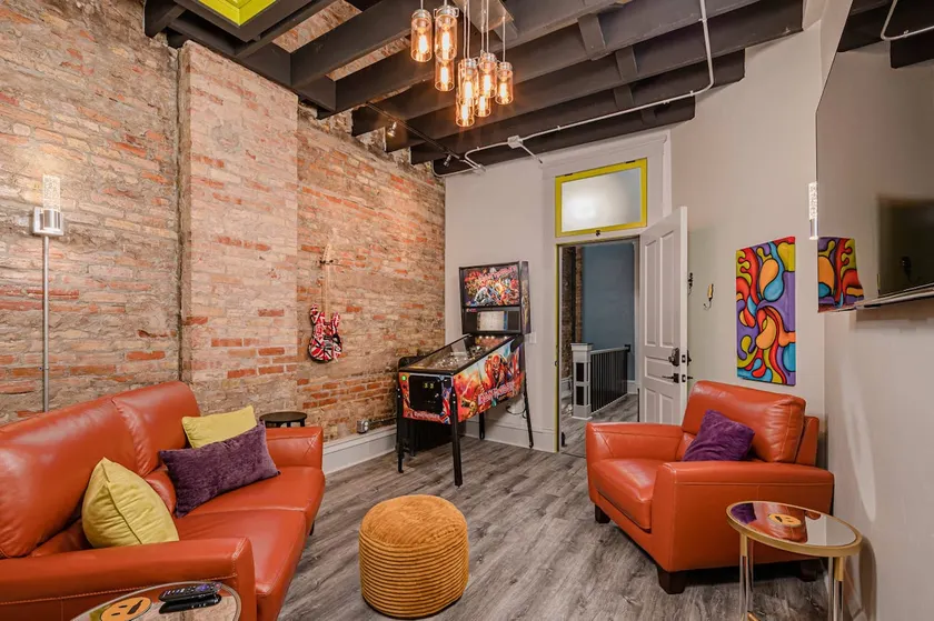 Vintage Downtown Loft w/Old School Pinball Machine - Image 1