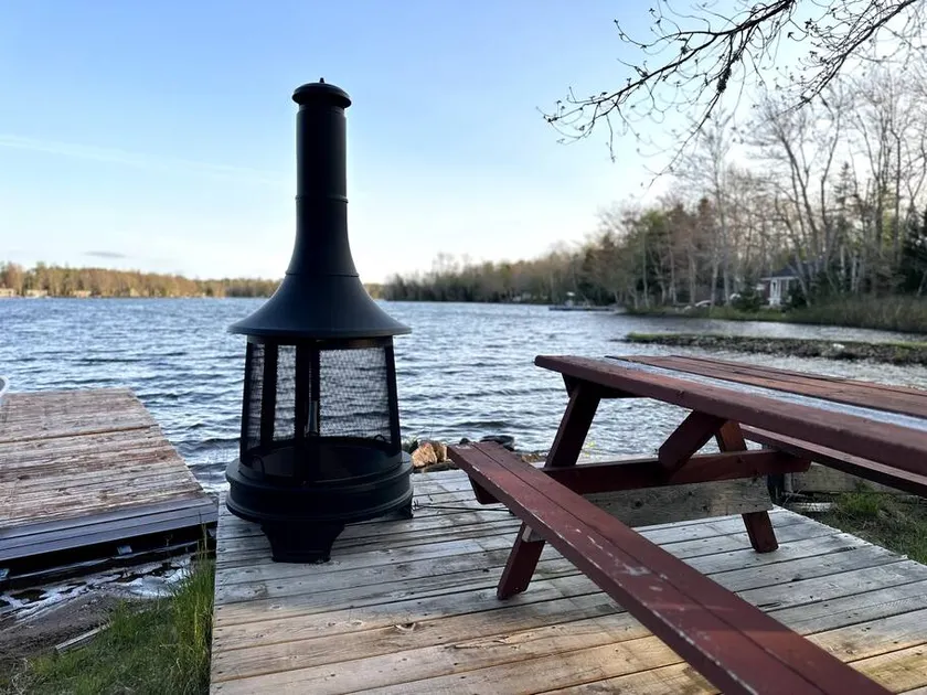 Archie's Lakeside Cabin - Image 1
