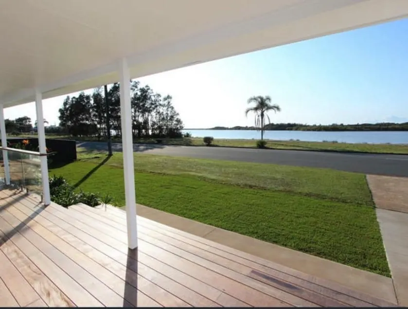 Blue Lagoon Hamptons Style Holiday Home facing the Lagoon at Harrington - Image 1