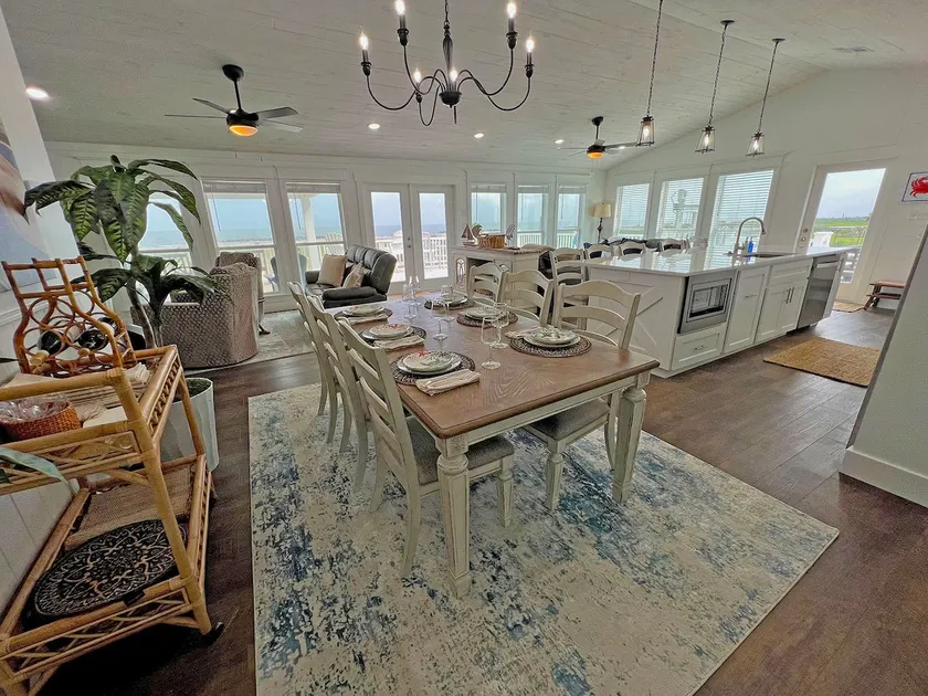 Chasin Tail - Beachfront - Island Realty - Image 1