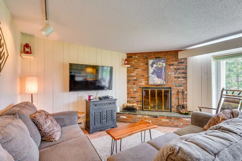 Ski-In/Ski-Out Bromley Mtn Condo: Wood Fireplace! - Image 1