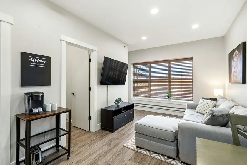 Downtown One Bedroom Apartment Fully Furnished - Image 1