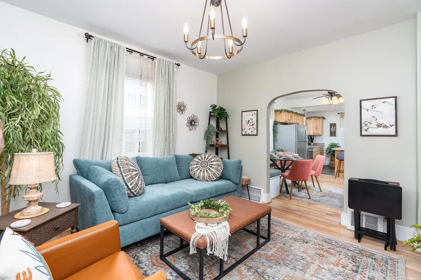 Gypsy Haven: Walk Downtown + Sunroom - Image 1
