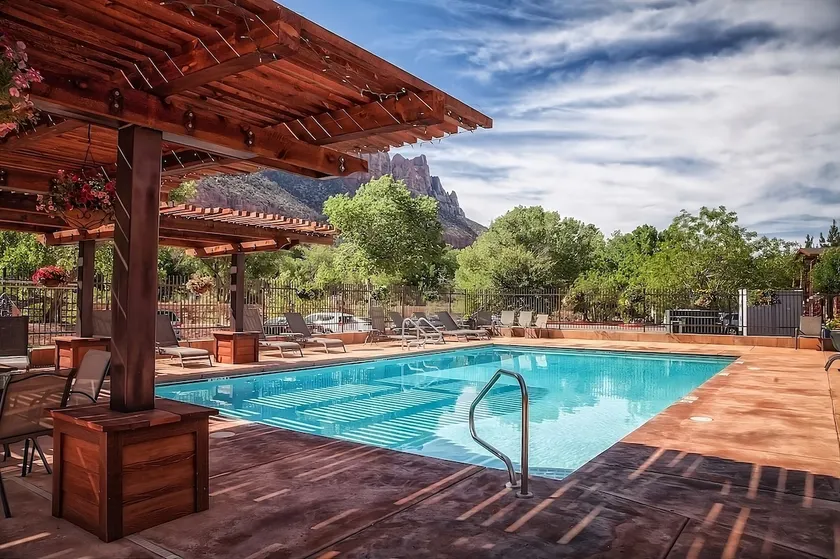 Spacious Family Suite w/ Kitchenette, Outdoor Pool - Image 1