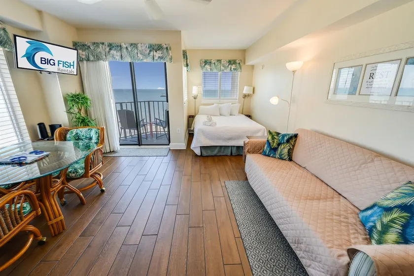 9th Floor Studio, Breathtaking Ocean Front, Pools! - Image 1
