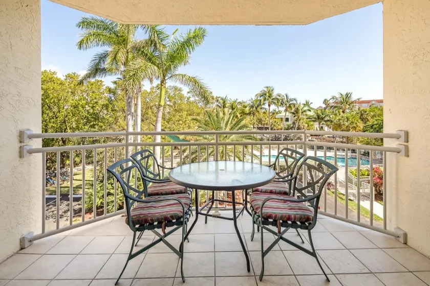 The Grenada at Sunrise Suites - Shared Pool - Image 1