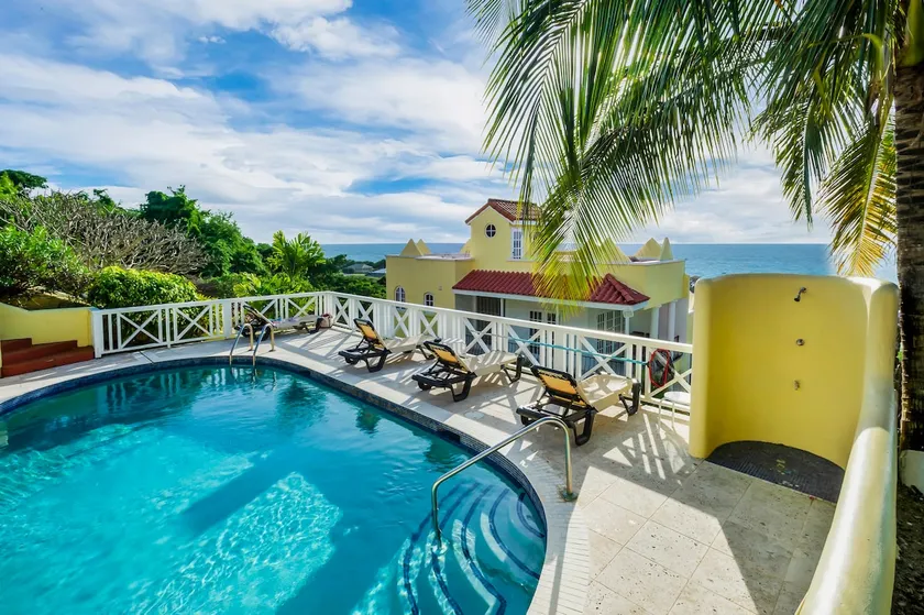 Fast Free WiFi, Pool, Caribbean sea Views - Image 1