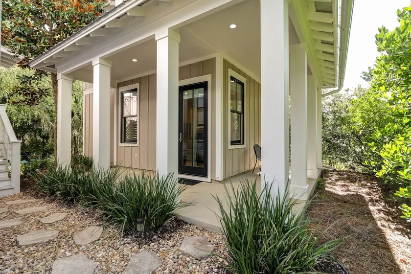 Cute little Cottage! Perfect Getaway! 2 Pools! SLEEPS 4! - Image 1