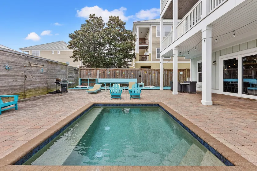 Three Master Bedrooms! Easy Beach Access! Gulf Views - Image 1