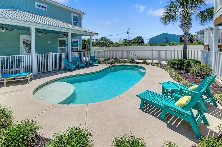 5 Bed, 5 Bath Beach Home/Only a 3 Minute Walk To The Beach! SLEEPS 12 - Image 1
