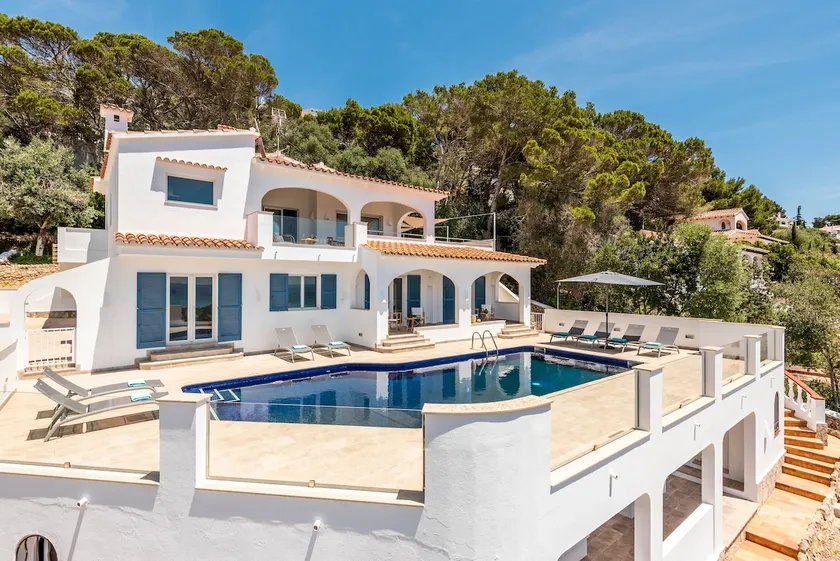 V50| Villa with a beautiful view - Image 1