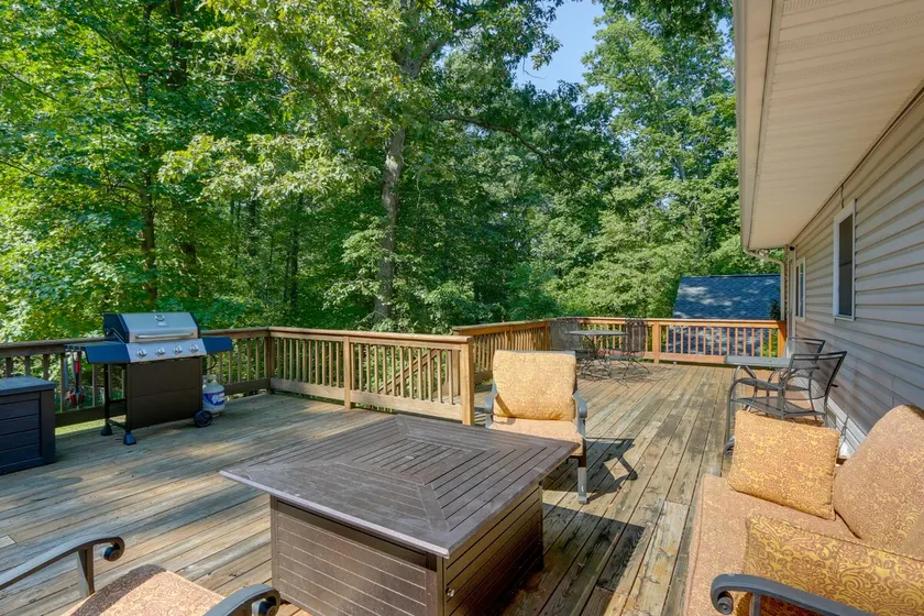 Harpers Ferry Cabin - Walk to Private Lake! - Image 1