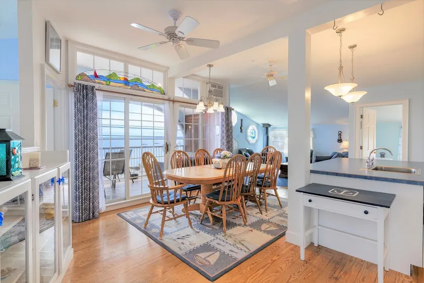Penthouse at the Beach. Balcony with Water Views - Image 1