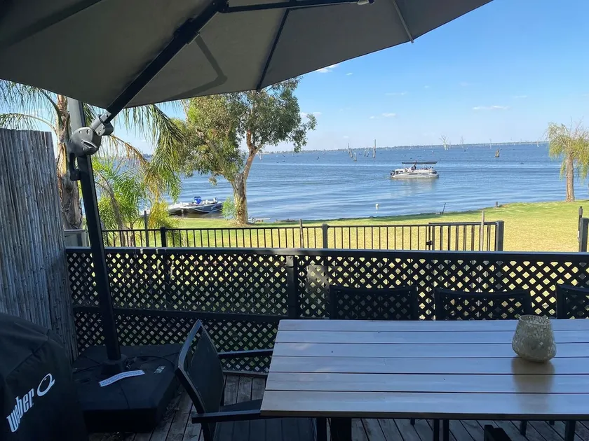 Absolute Waterfront at Woodlands - Image 1