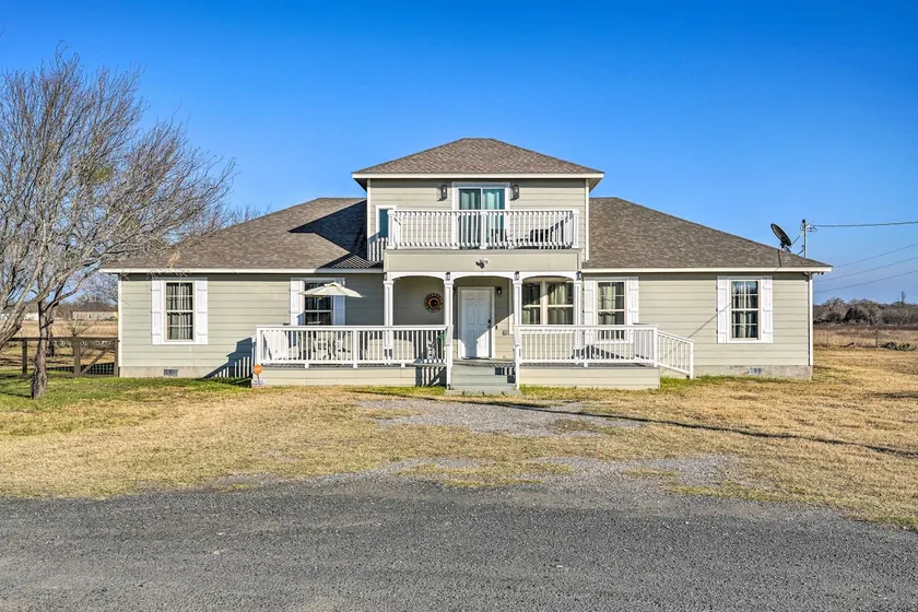 Peaceful Atascosa Home w/ Balcony & Deck! - Image 1