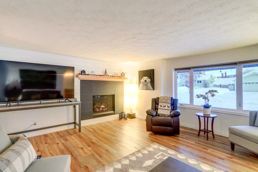 'Northern Bliss' Modern Mtn-View Home in Fairbanks - Image 1