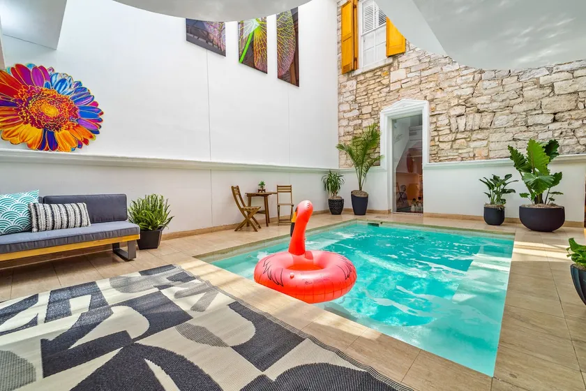 6th St Mansion w Indoor Pool + Walk to Everything - Image 1