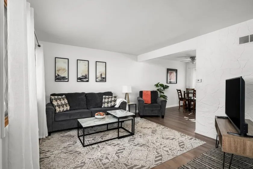 Tranquil 2BR Apartment~ Close to City + Garage - Image 1