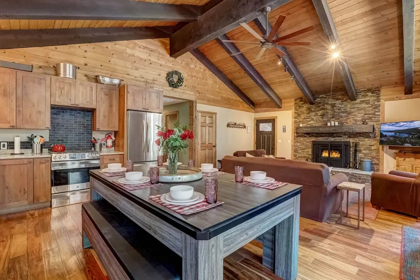 Willow's Hideaway - Pet Friendly Cozy Cabin! - Image 1