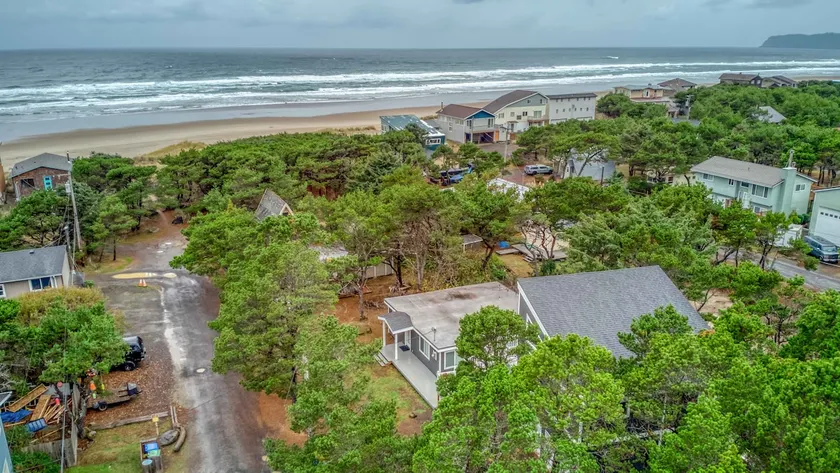 Near Sand Lake, Pacific City, Walk to The Beach - Image 1