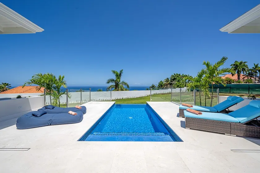 Hospitality Expert EL1: Private Pool, Beach, Chef - Image 1