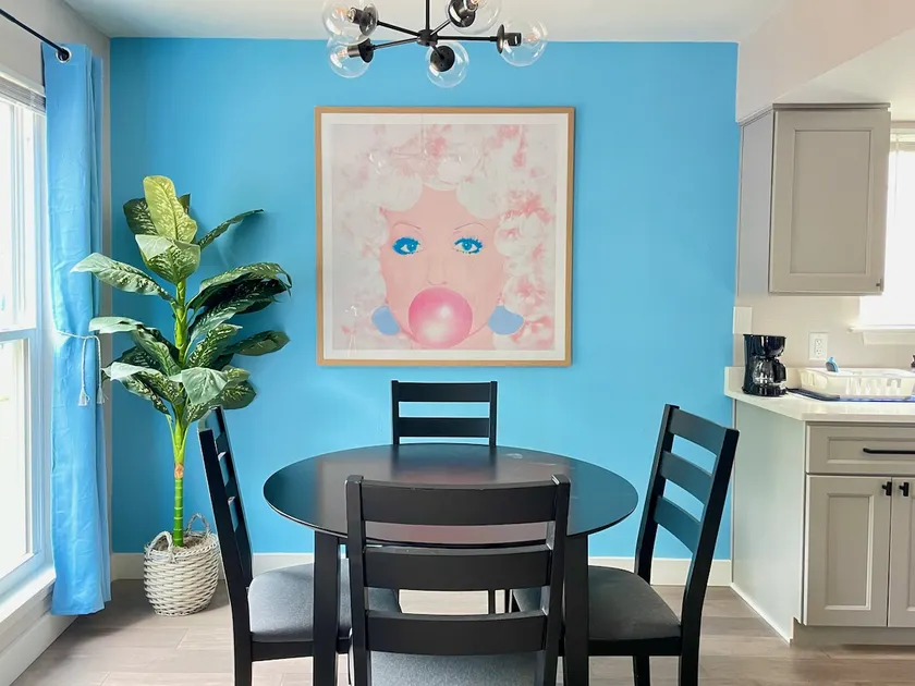Dolly Vibes! Central ATX Queen 1B+Sofa Bed+Parkin - Image 1
