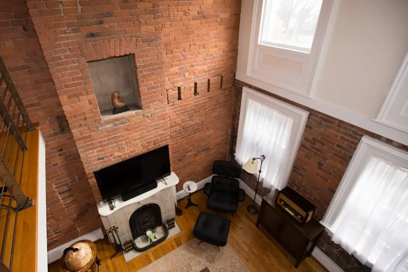 Garden Level Suite, Court Street - Image 1