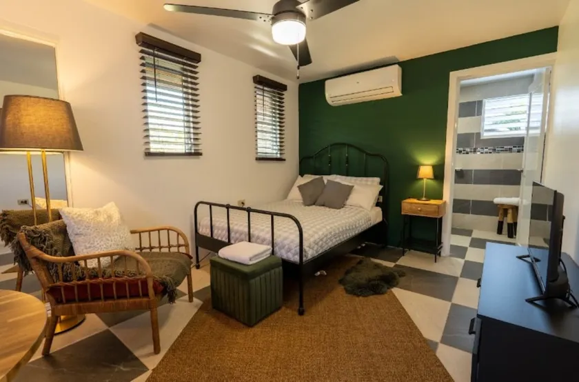 Stylish Studio at El Flamingo Beach Club - Image 1
