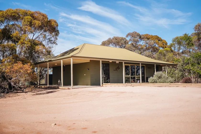 Pets Welcomed - Waratah Cottage - Image 1