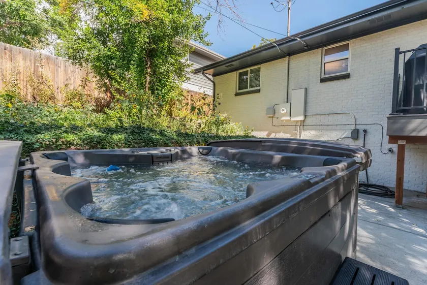 Hot Tub Family Home with Mountain Views - Close to - Image 1
