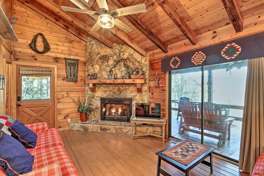 Hot Tub & Deck! High Country Cabin Near Blue Ridge - Image 1