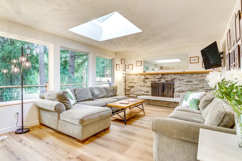 Classic Woodinville Wine Country Escape! - Image 1